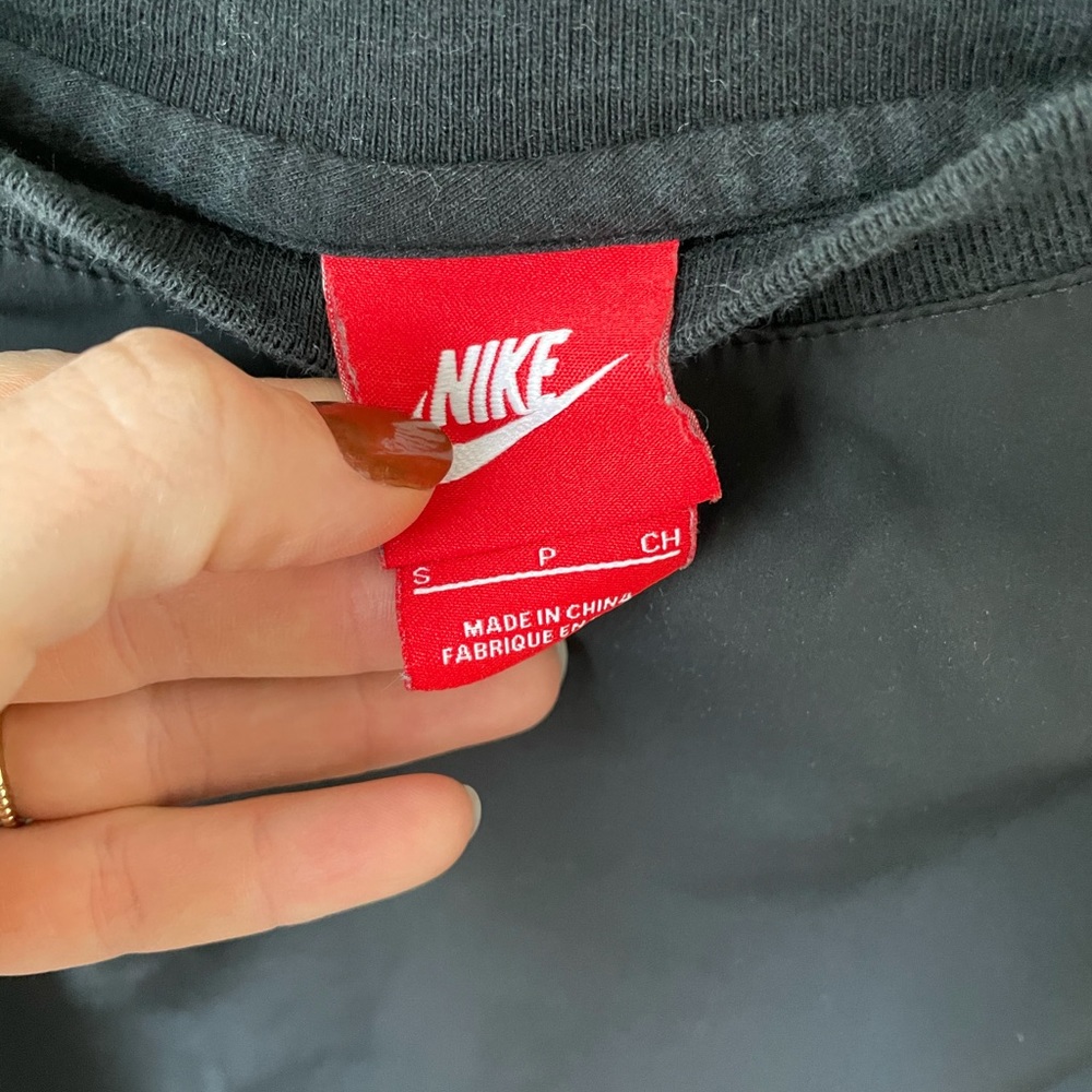 Nike Exercise Crop Top - Picture 4 of 4